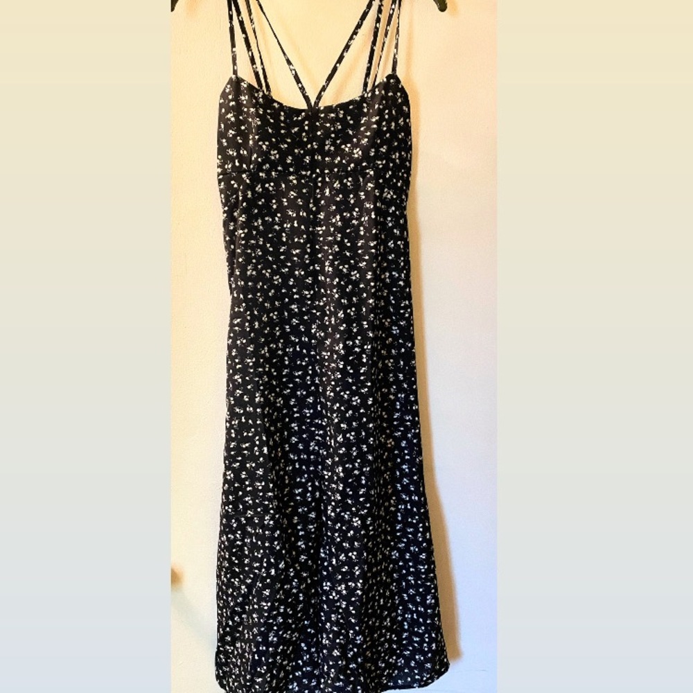 Size: Small, Black Foral Print, Cross Strap Formal Dress